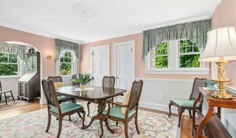 15 Devonshire Dr, Darien, CT 06820