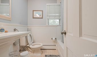 27 Powder Horn Hl, Brookfield, CT 06804
