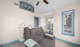 711 Riverview Dr, Alton, IL 62002