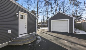 22 Shelley St, Cromwell, CT 06416