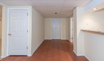 925 Westrun Dr, Ballwin, MO 63021