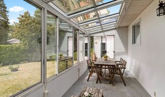 21 Alder Ln, Burlington, VT 05401