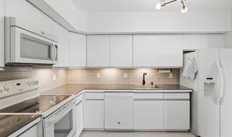 1016 S WAYNE St 1008, Arlington, VA 22204
