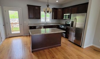 19 Oak Meadows Dr 19, Brookfield, CT 06804