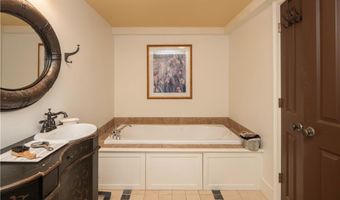 11 Willow St 5, Newport, RI 02840