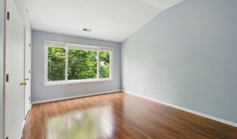 2052 WAVERLY Ln, Algonquin, IL 60102