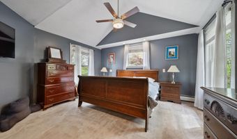 32 Wellesley Dr, Bedford, NH 03110