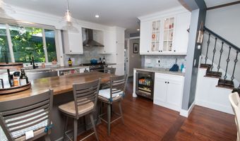 148 Middle River Rd, Danbury, CT 06811