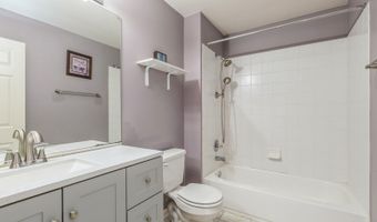 7 Lake Plumleigh Ct, Algonquin, IL 60102