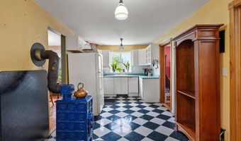 648 Raymond Rd, Chester, NH 03036