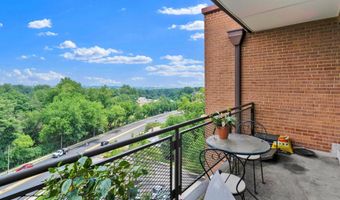 4390 LORCOM Ln 805, Arlington, VA 22207