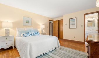6 Lancaster Pl, Andover, MA 01810