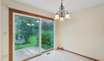 2109 N Charter Point Dr, Arlington Heights, IL 60004