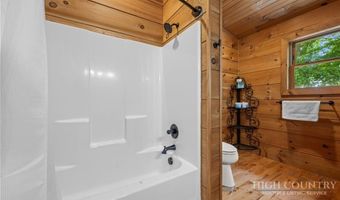 407 Signature Ridge Rd, Banner Elk, NC 28604