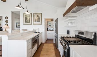 810 S Beach Blvd, Bay St. Louis, MS 39520