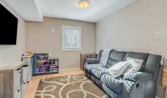 13 Manor Dr, Andover, NJ 07860