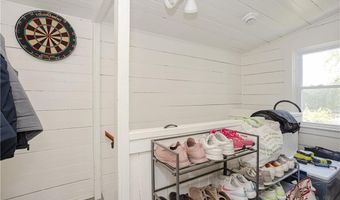 2 Bedlow Ave, Newport, RI 02840