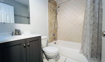 1511 N Windsor Dr 206, Arlington Heights, IL 60004