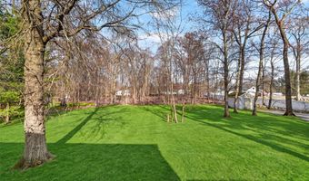 6 Amanda Ct, Airmont, NY 10952