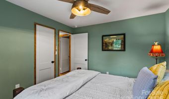 200 Aurora Dr, Asheville, NC 28805