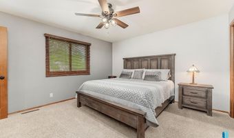 505 N Oak Ridge Rd, Brandon, SD 57005