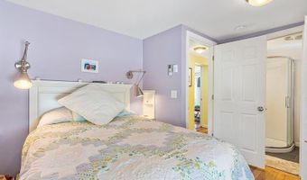 6 MacAlder St, Narragansett, RI 02882