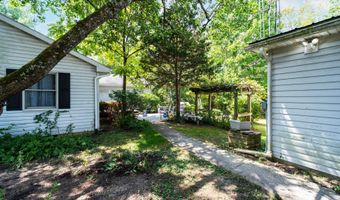 6628 Bateman Ln, Athens, OH 45701