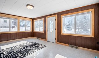 207 W 3rd St, Alcester, SD 57004