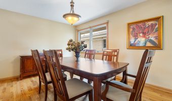 11 E Appletree Ln, Arlington Heights, IL 60004