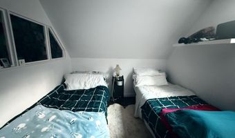 213 Railroad Ave, Alderson, WV 24910