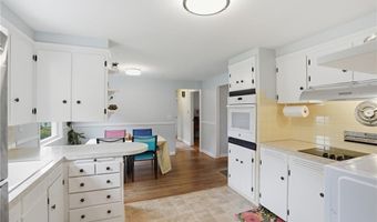 13 Garden Dr, Lincoln, RI 02865