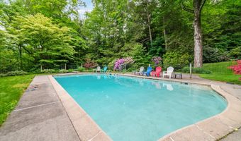 58 W Redding Rd, Danbury, CT 06810