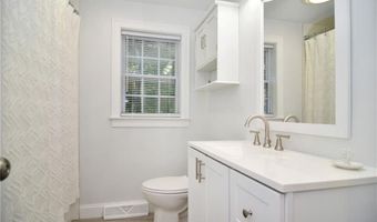 194 S Pier Rd, Narragansett, RI 02882