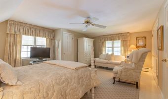 92 Forest Rd, Agawam, MA 01001