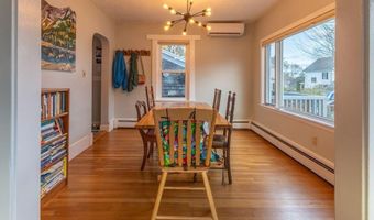 28 Mountainview Ave, Bangor, ME 04401