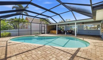 831 CHIPAWAY Dr, Apollo Beach, FL 33572
