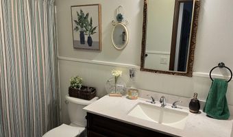 508 E Kirkwood Dr, Aurora, MO 65605