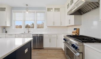 1046 Ocean Rd, Narragansett, RI 02882