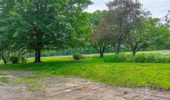 34 Cricket Ln, Sebago, ME 04029