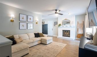 531 Charoak Dr, Ballwin, MO 63021