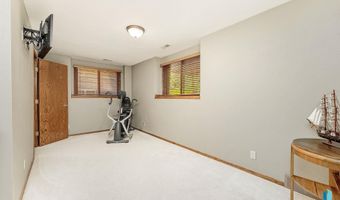 505 N Oak Ridge Rd, Brandon, SD 57005