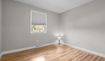 19 Irondale St, Warwick, RI 02886
