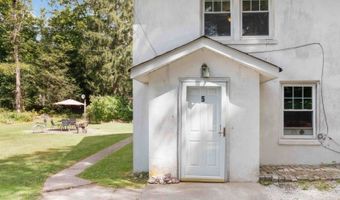 5 Fanwood Ct, West Milford, NJ 07421