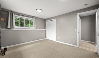 7 Tamarack Dr, Clinton, CT 06413
