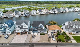 33 Amherst Dr, Bayville, NJ 08721