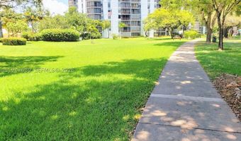 3101 N Country Club Dr 101, Aventura, FL 33180