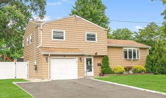 9 Brentwood Ter, Middletown, NJ 07748