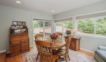 48 Essex Rd, Bedford, NH 03110