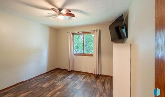 316 W Evergreen Dr, Brandon, SD 57005