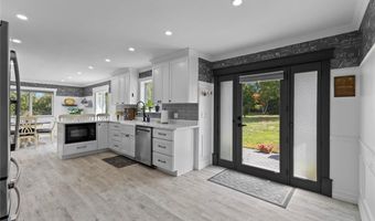 10 J H Dwyer Dr, Middletown, RI 02842